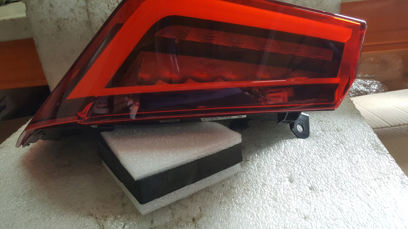 CUPRA BORN 10E945095A LAMPA TYLNA LEWA FULL LED 2020-