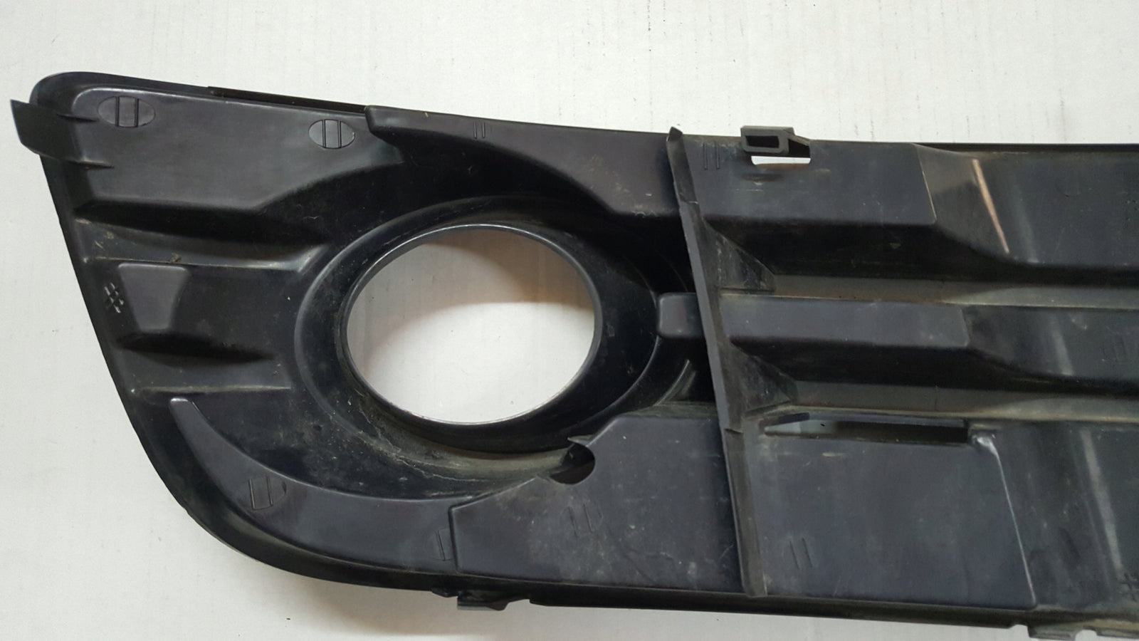 Kratka zderzaka lewy przód AUDI Q5 8R0807681A demontaż
