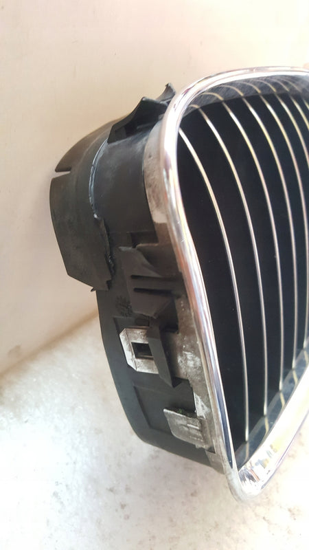BMW E39 NERKA GRILL ATRAPA LEWA 8159311