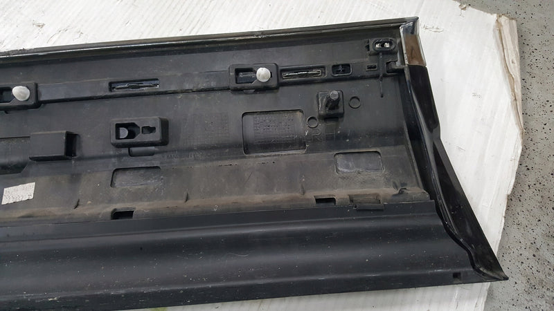 Listwa drzwi prawy przód VW TOUAREG III 760854940E demontaż