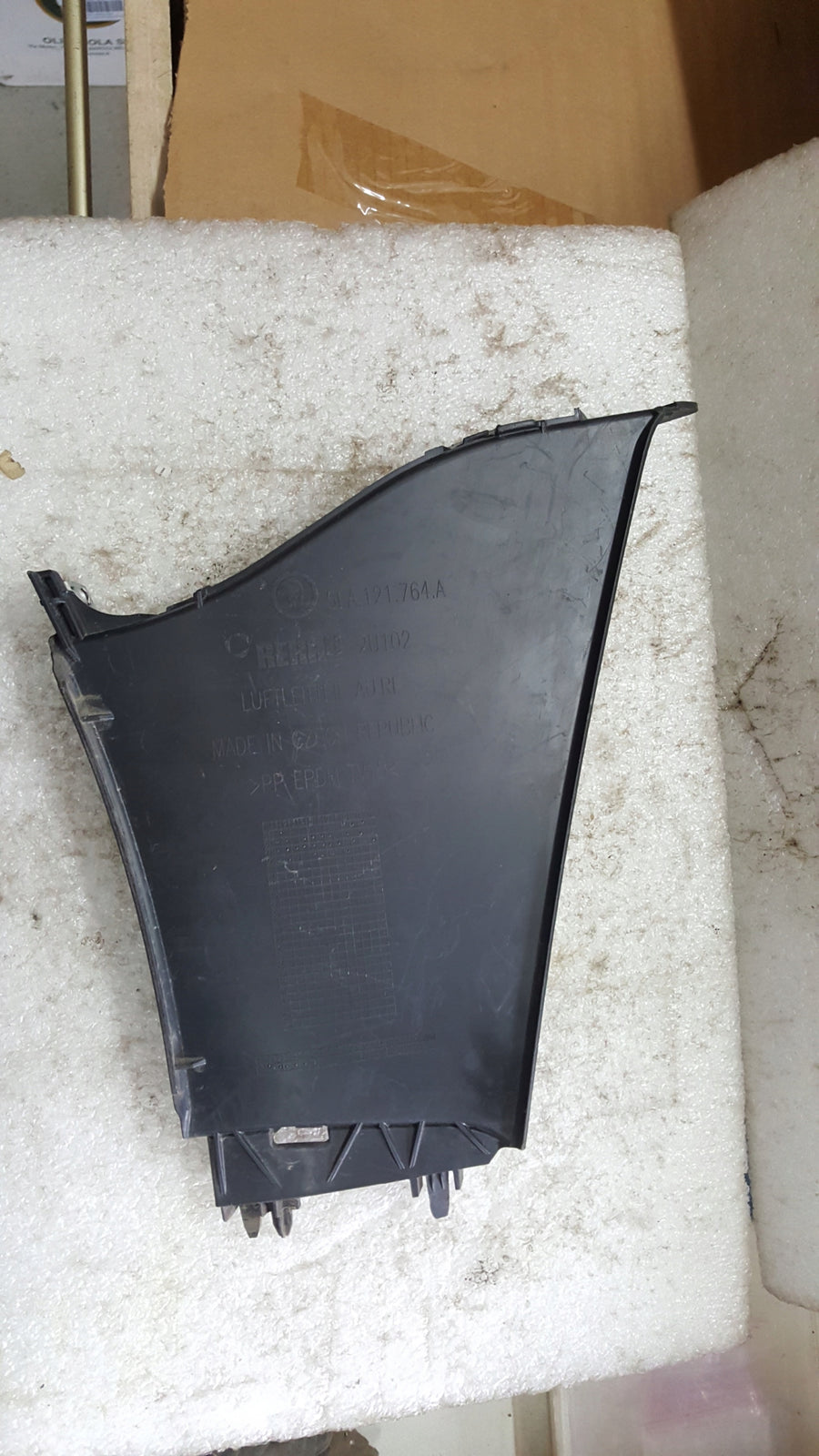 WLOT POWIETRZA PRAWY ZDERZKA PRZEDNIEGO SKODA ENYAQ 5LA121764A