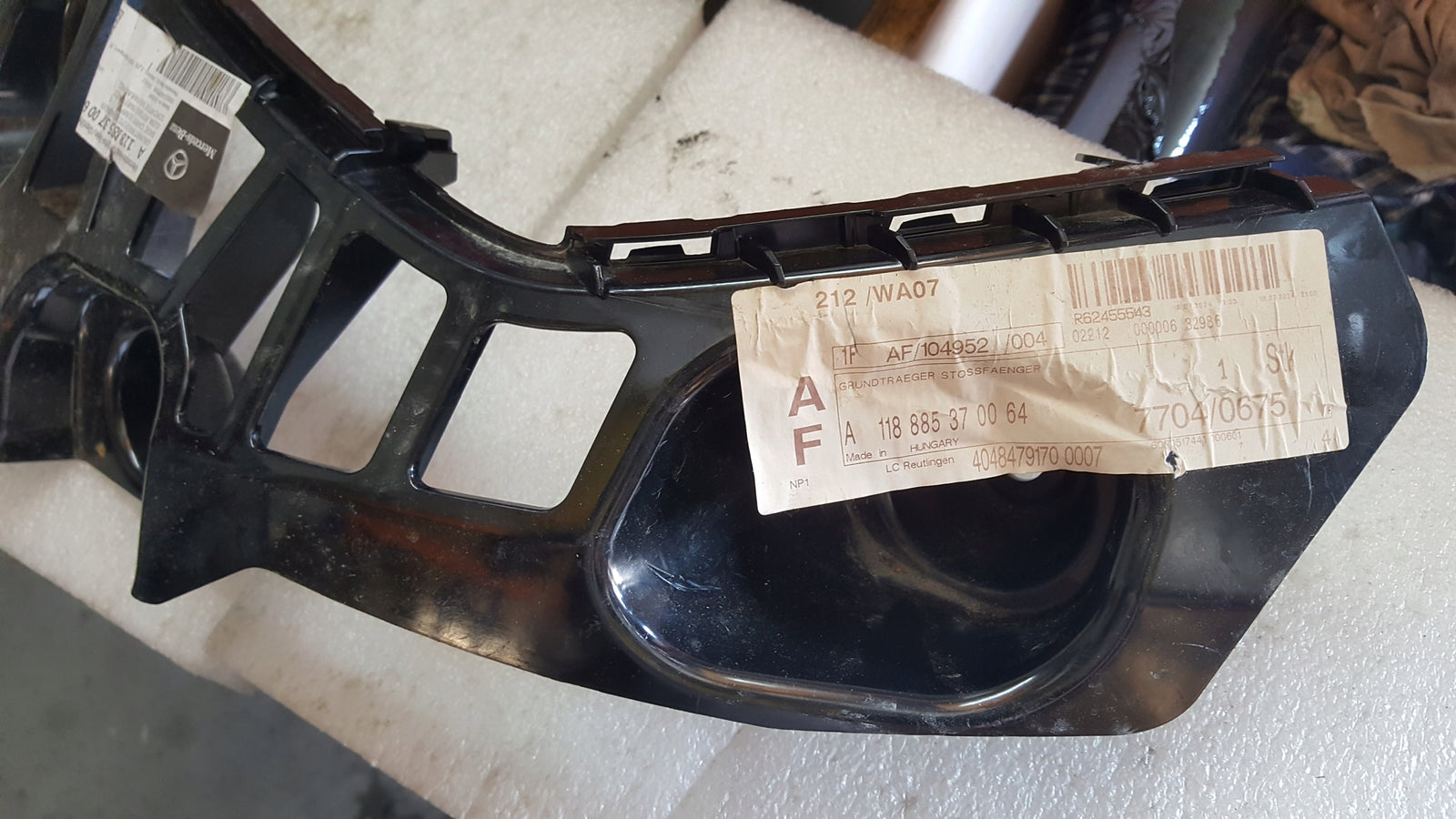 NOWY ORYGINALNY ślizg zderzaka lewy tył MERCEDES W118 CLA A1188853700