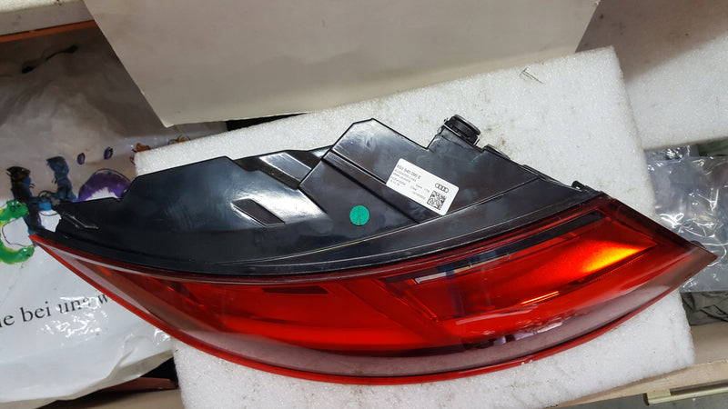 Tylna lewa lampa LED AUDI TT TTS TTRS 8S0945095E demontaż