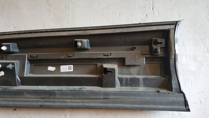 Listwa drzwi prawy przód AUDI Q7 4M0853960B