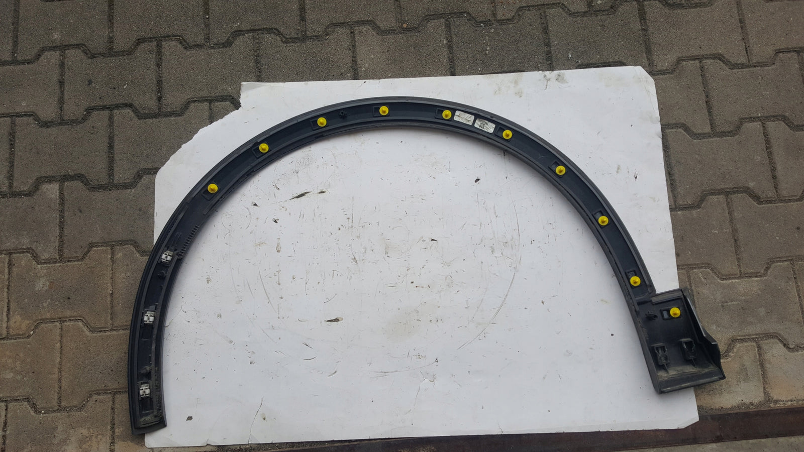LISTWA BŁOTNIKA PRAWA PRZEDNIA AUDI Q8 4M853718B