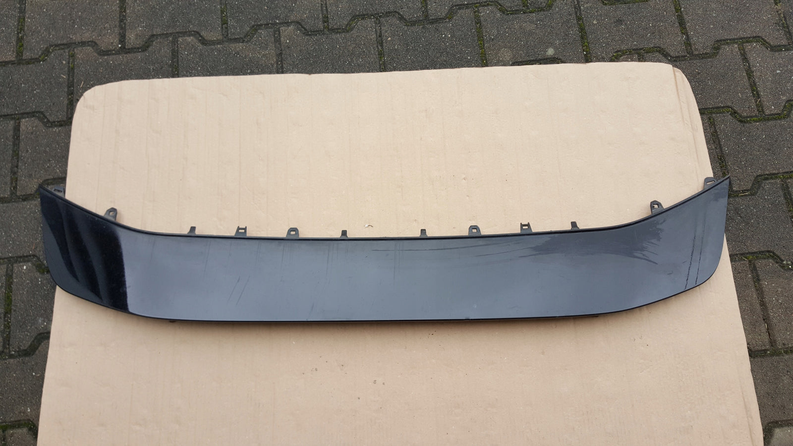 Spoiler dokładka zderzaka przedniego AUDI A4 (B9) 8W0807717B demontaż