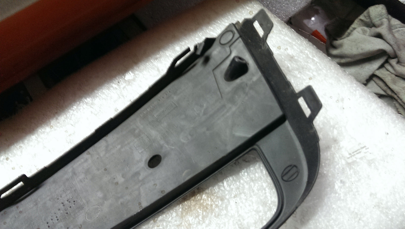 Atrapa ramka halogenu lewa SEAT LEON 5F0853665G