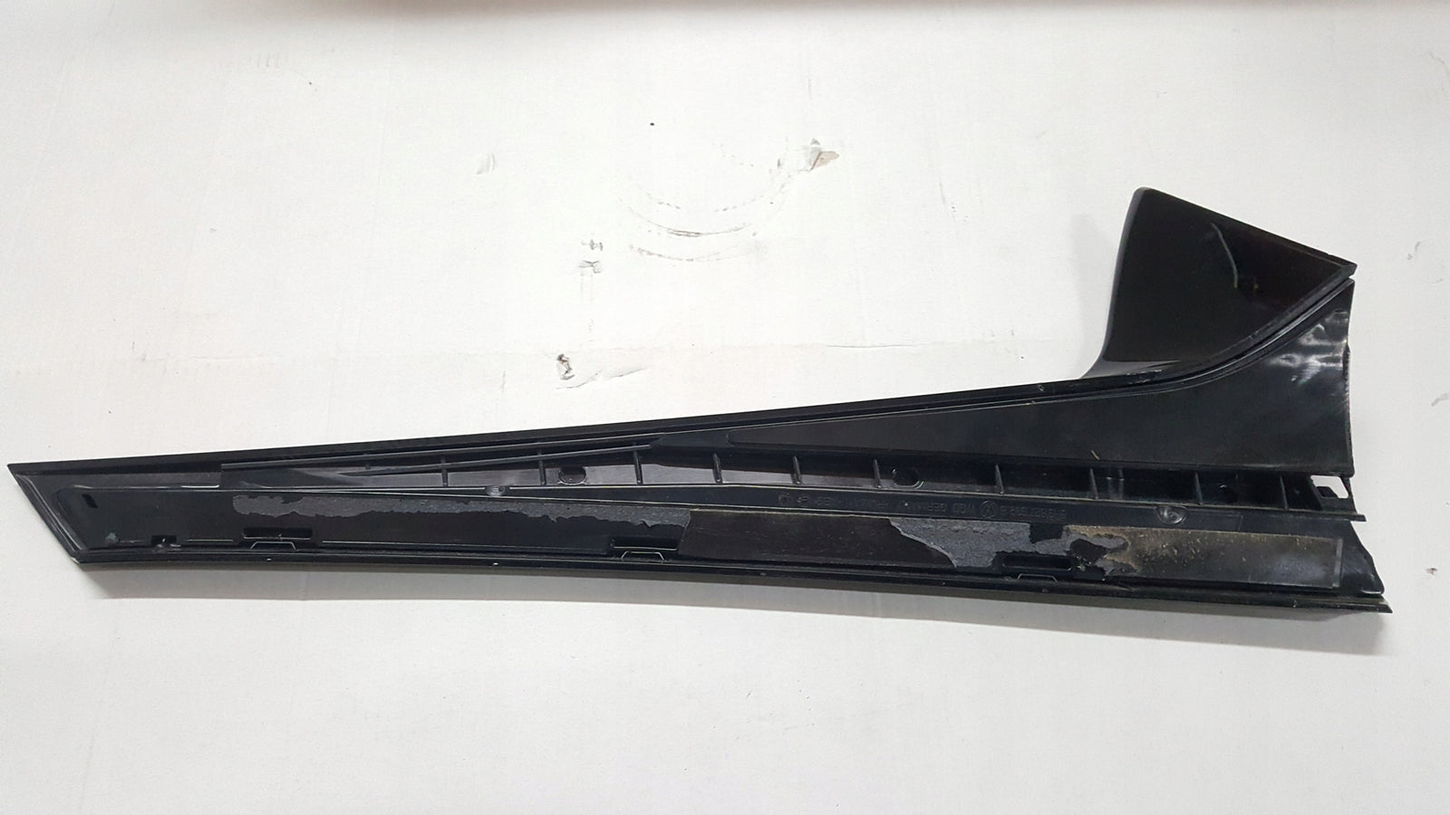 Listwa spoiler klapy bagażnika lewa strona VW GOLF VIII 5H9827939B