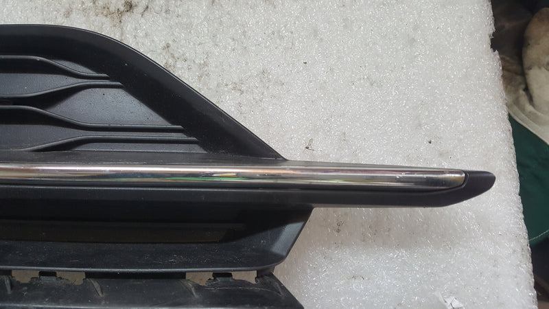 Kratka zderzaka lewy przód VW GOLF VII R-LINE 5G0853665Q demontaż