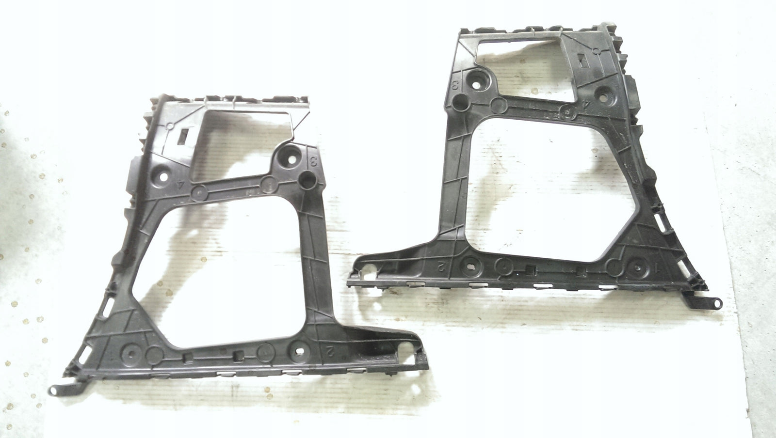 Ślizgi zderzaka L+P tył AUDI Q7 4M0807453A/454A