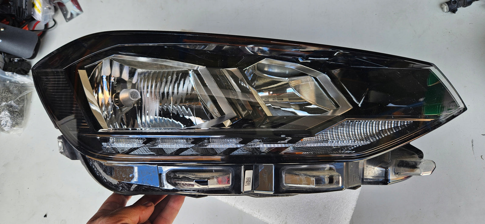 Pr reflektor LED Vw Sportsvan 517941006D 2019r demontaż