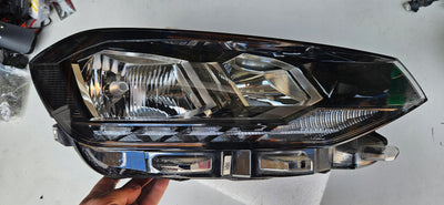 Pr reflektor LED Vw Sportsvan 517941006D 2019r demontaż