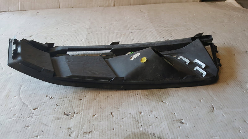 Kratka zderzaka lewy przód AUDI A4 B9 8W0807681G