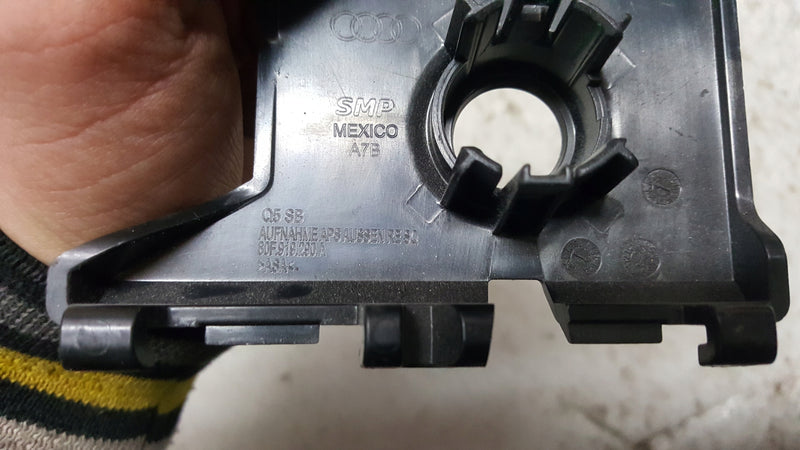 Uchwyt prawego tylnego czujnika parkowania (PDC) Audi Q5 FY 80F919290A