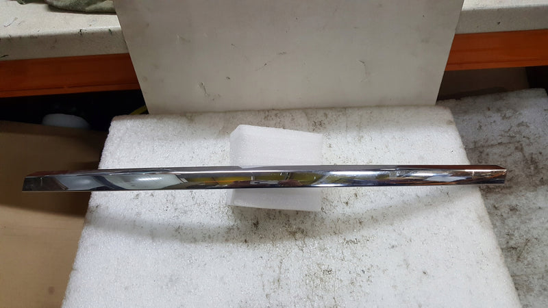 AUDI A6 C6 LIFT 08- OZDOBNA LISTWA CHROM ZDERZAKA PRZÓD LEWA 4F0853065