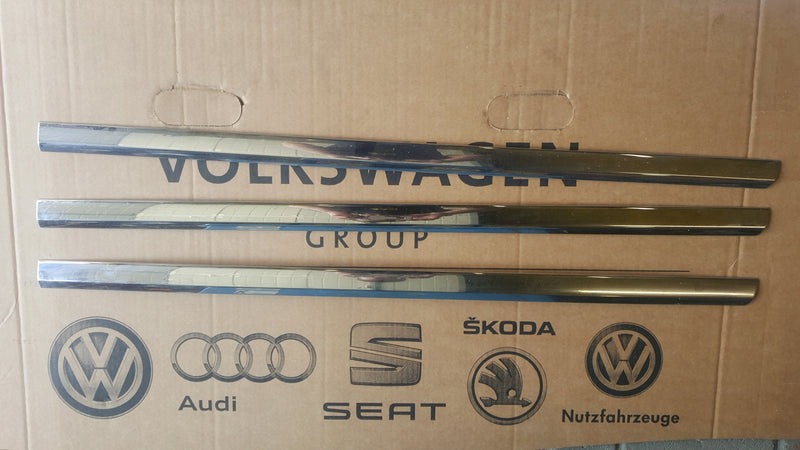 Listwa chrom drzwi przód prawa strona VW T5 T6 7E0853054B demontaż