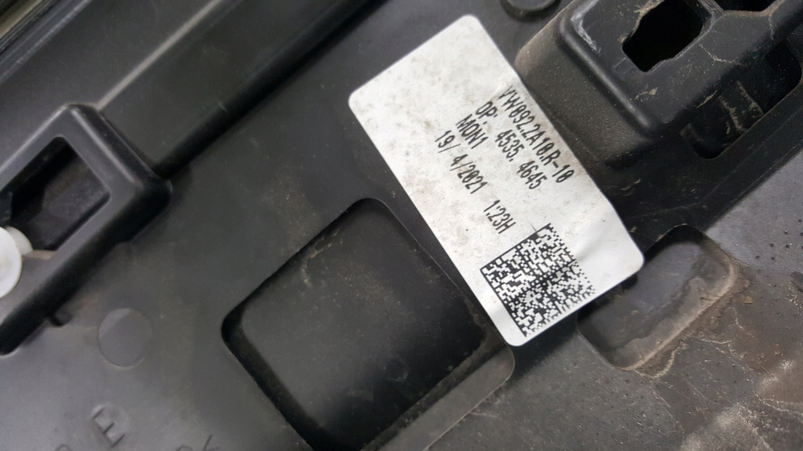 Listwa drzwi lewy przód VW TOUAREG III 760854939E demontaż