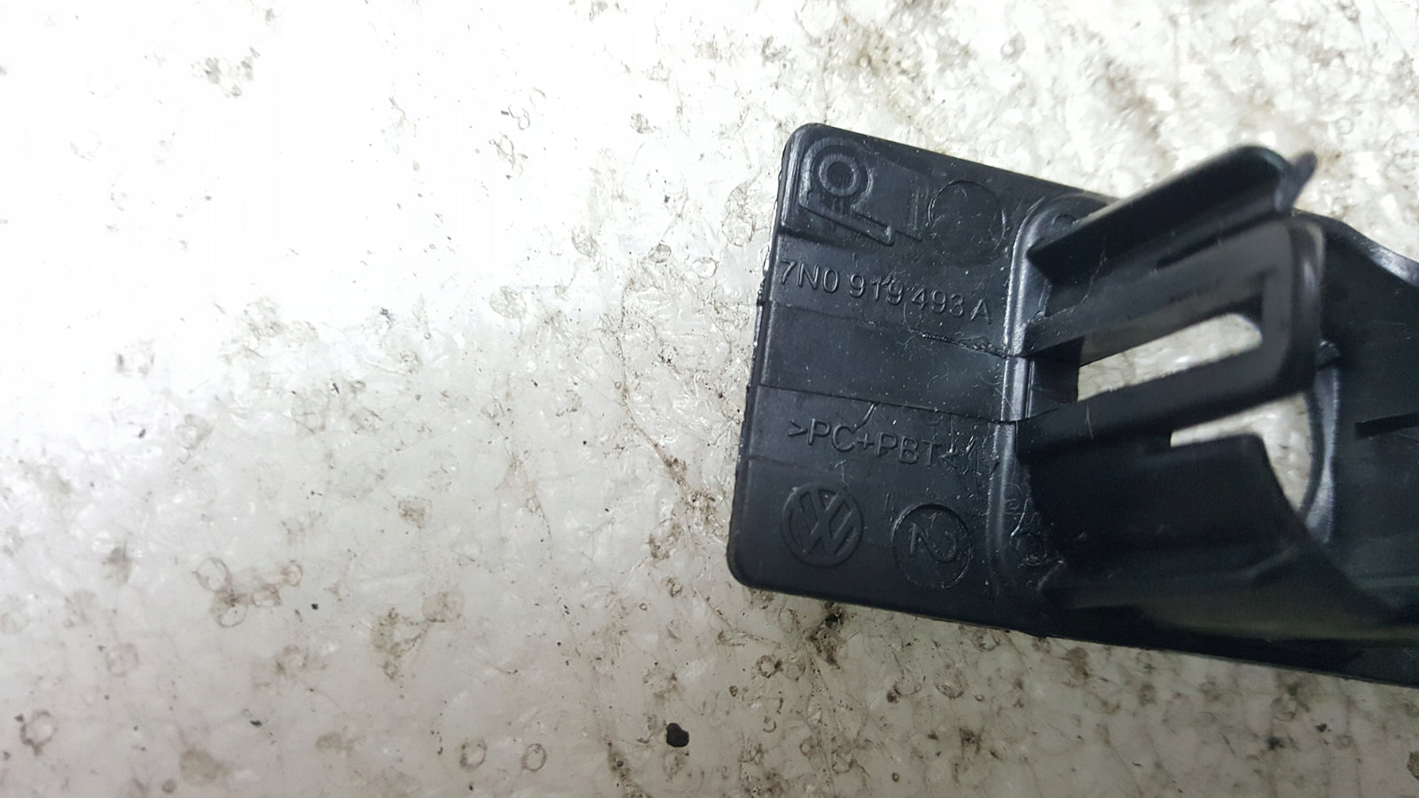 Volkswagen OE 7N0919493A mocowanie koszyk czujnika pdc