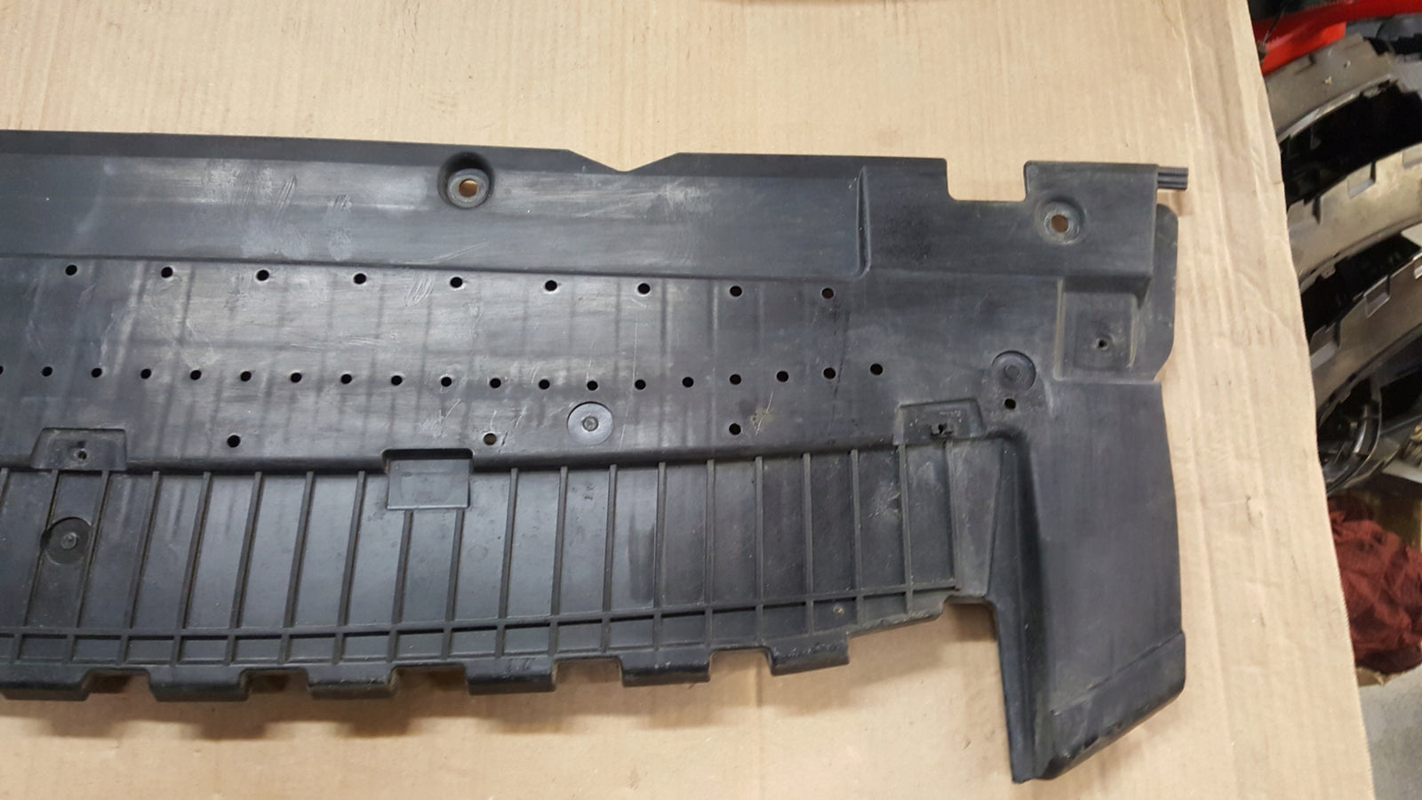 Audi OE 8T0807611C osłona płyta pod zderzak