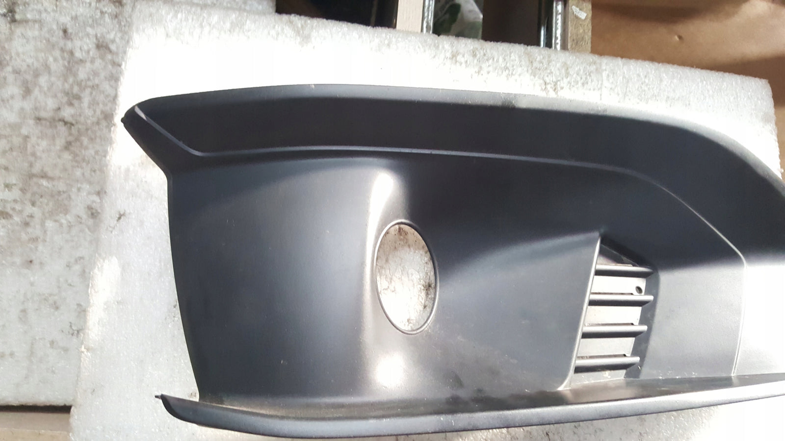 AUDI A4 B9 S-LINE KRATKA ATRAPA ZDERZAKA LEWA 8W0807681AJ