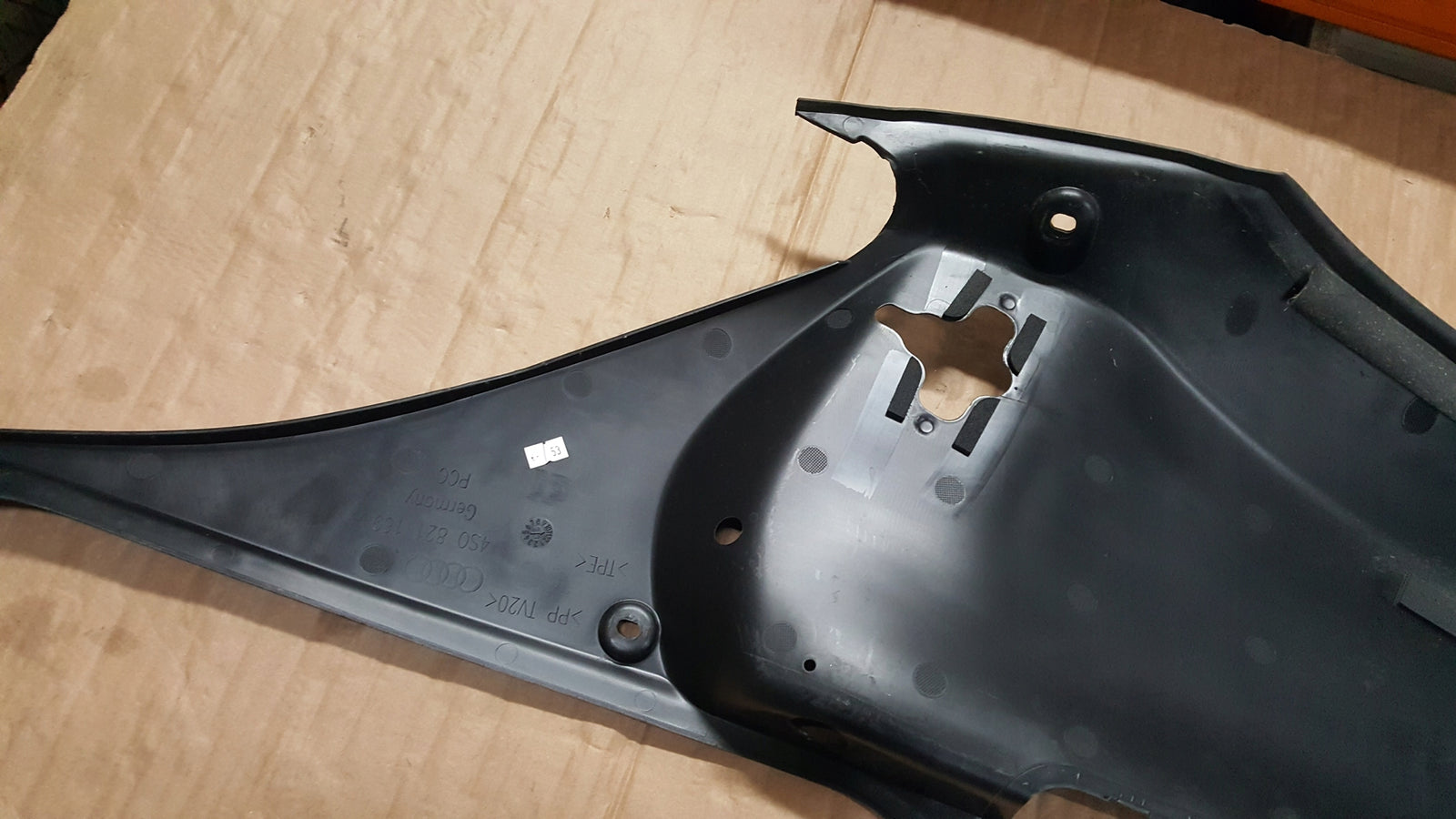 Audi R8 4S0 osłona zamka na pas lewa przód 4S0821169 ORYGINAŁ