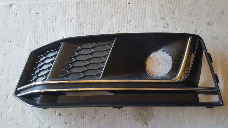 Kratka zderzaka lewy przód AUDI A4 B9 8W0807681G