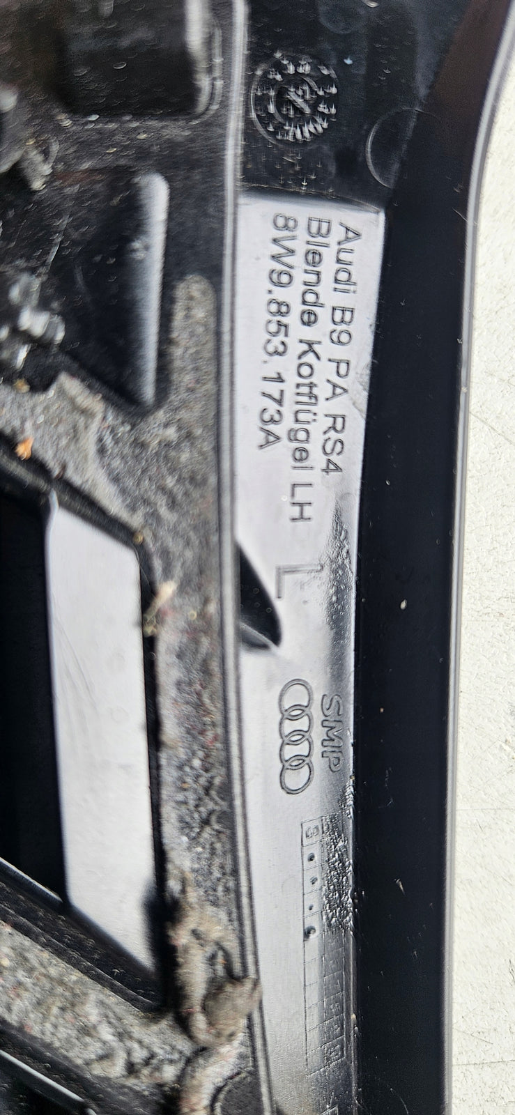 Listwa błotnika lewy przód AUDI RS4 8W9853173A IDEAŁ CZARNA