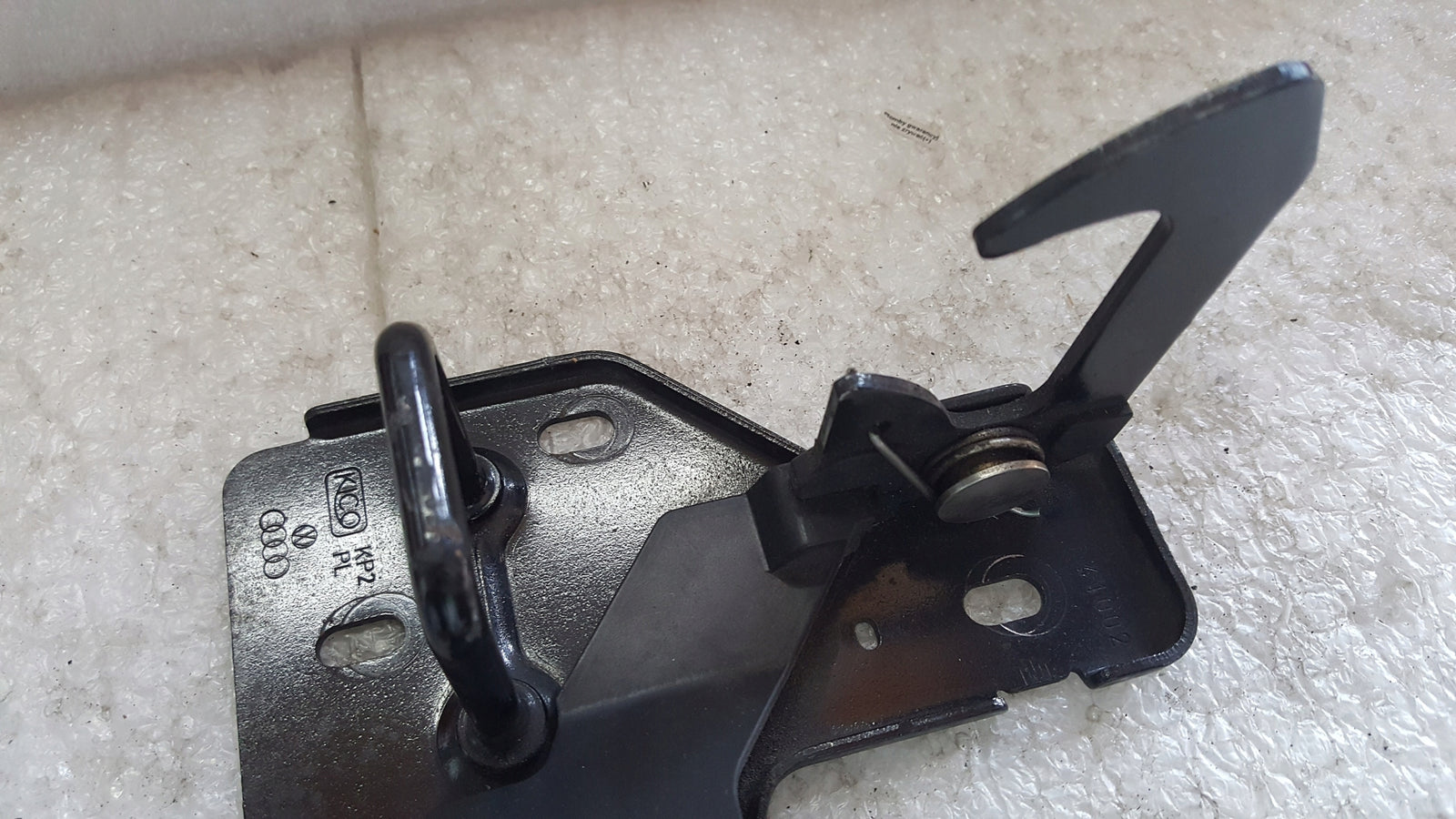 Rygiel maski AUDI Q7 4L0823480A oryginał demontaż