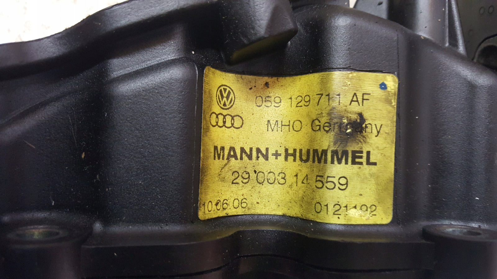kolektor ssący VW Audi 059129711AF