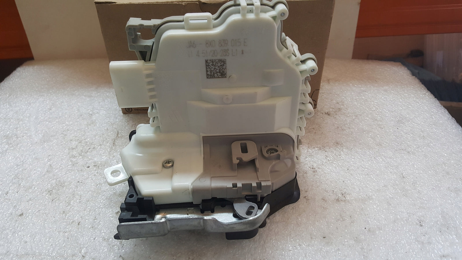 NOWY ORYGINALNY lewy zamek drzwi AUDI A1 A4 (B9) A5 Q5 RS4 RS5 8X0839015E