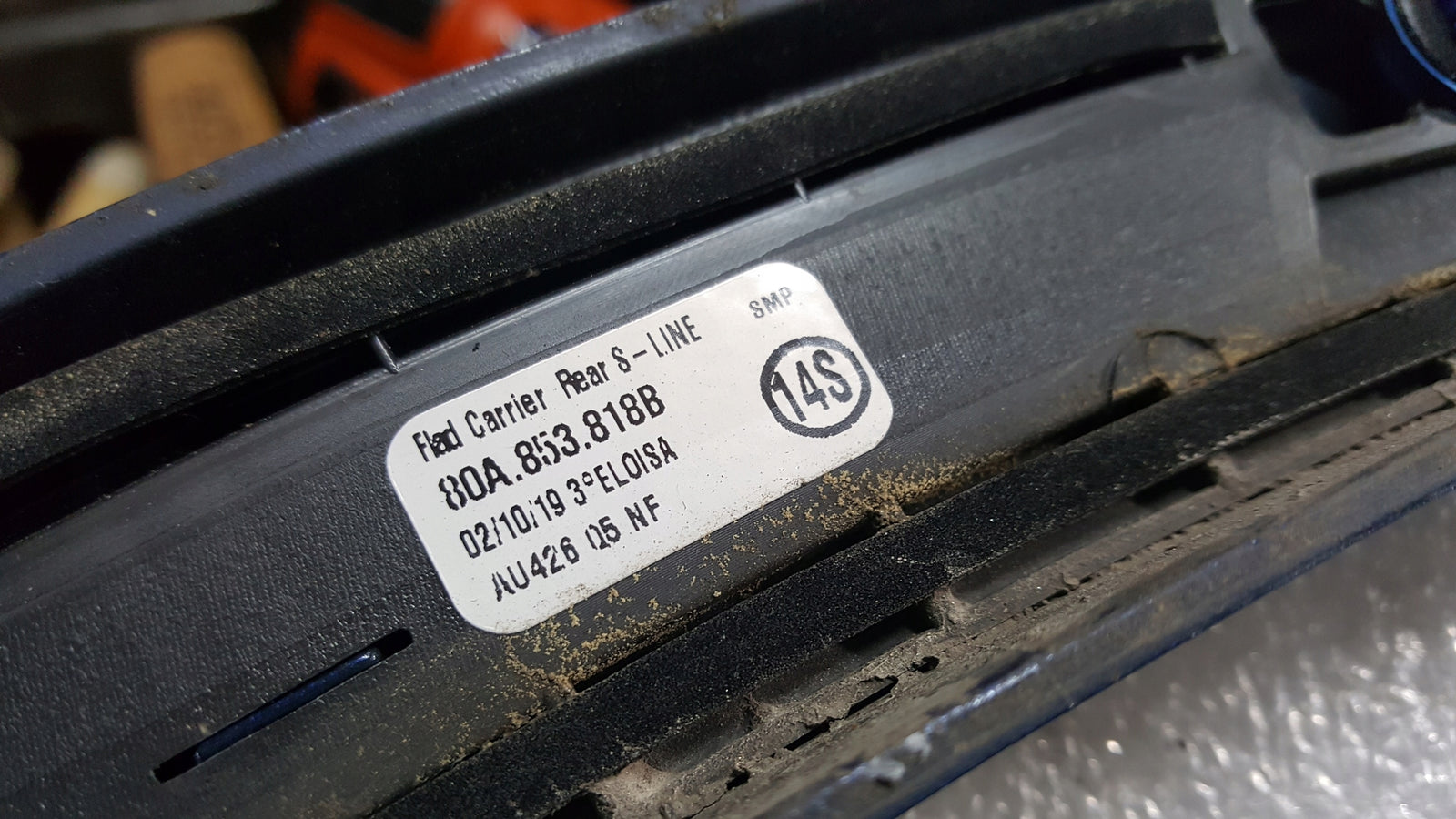 Listwa błotnika PR tył AUDI Q5 80A853818B demontaż