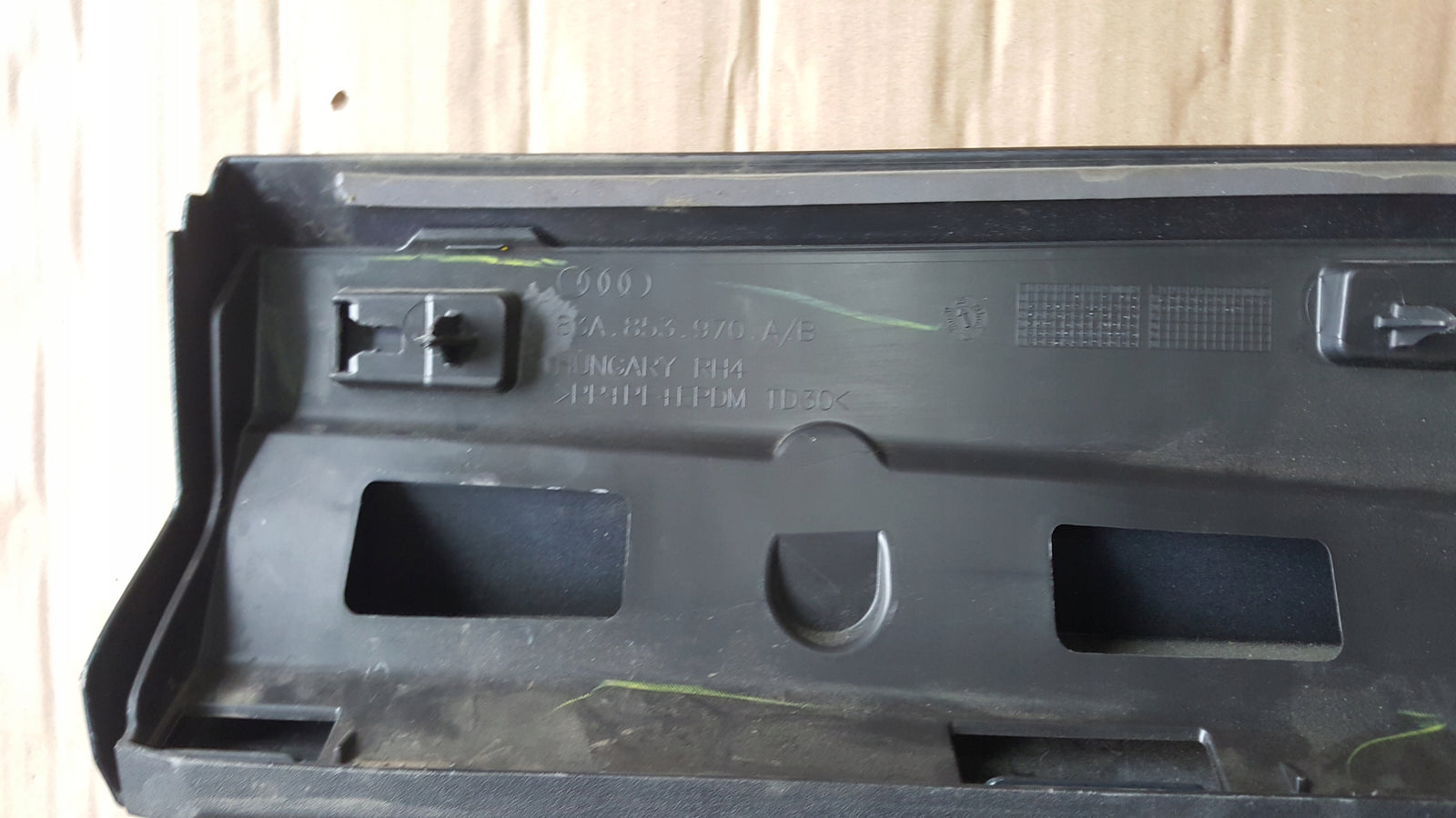 Listwa drzwi prawy tył AUDI Q3 II 83A853970A/B