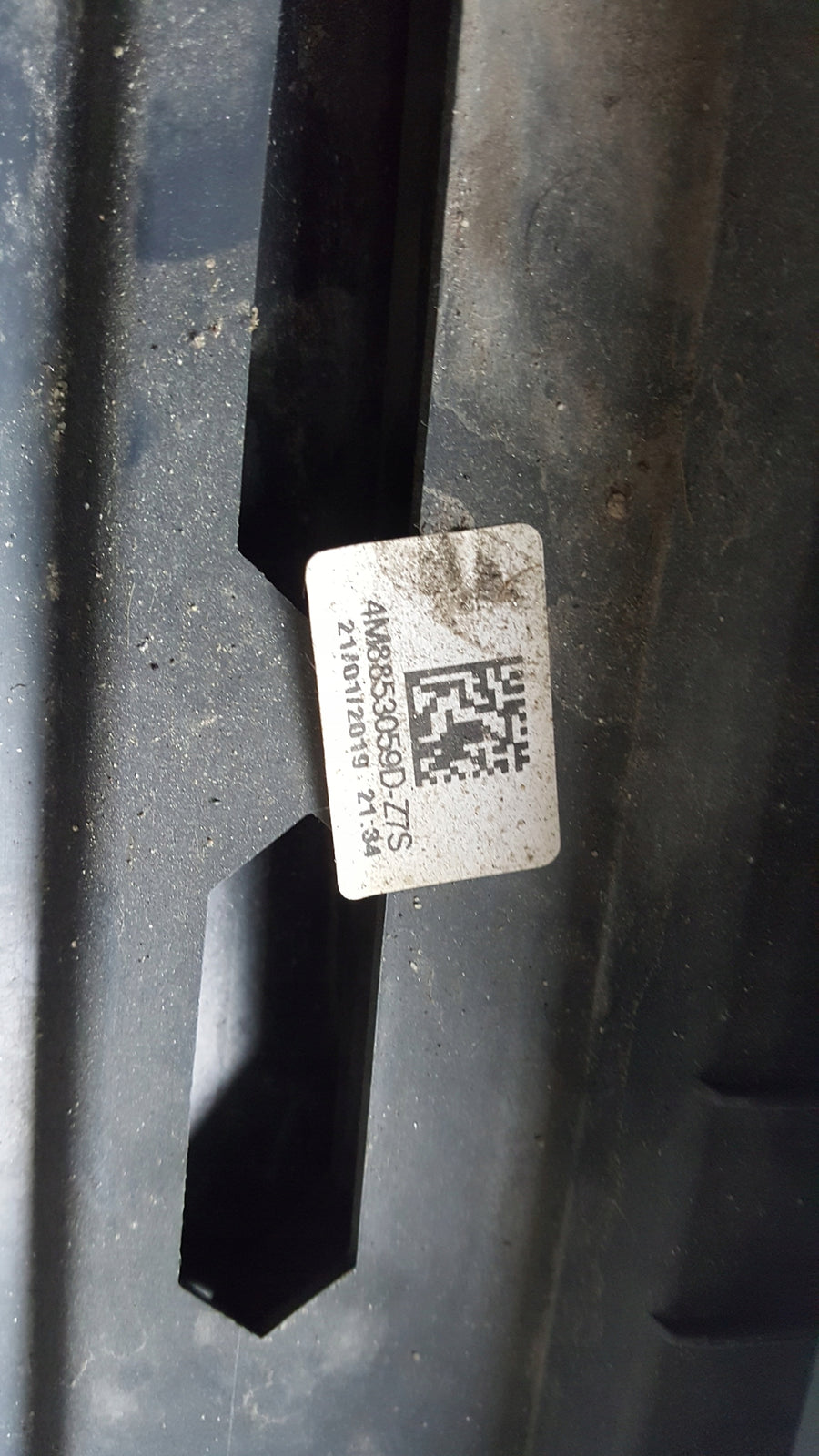 Listwa drzwi LE przód AUDI Q8 4M8853959D demontaż