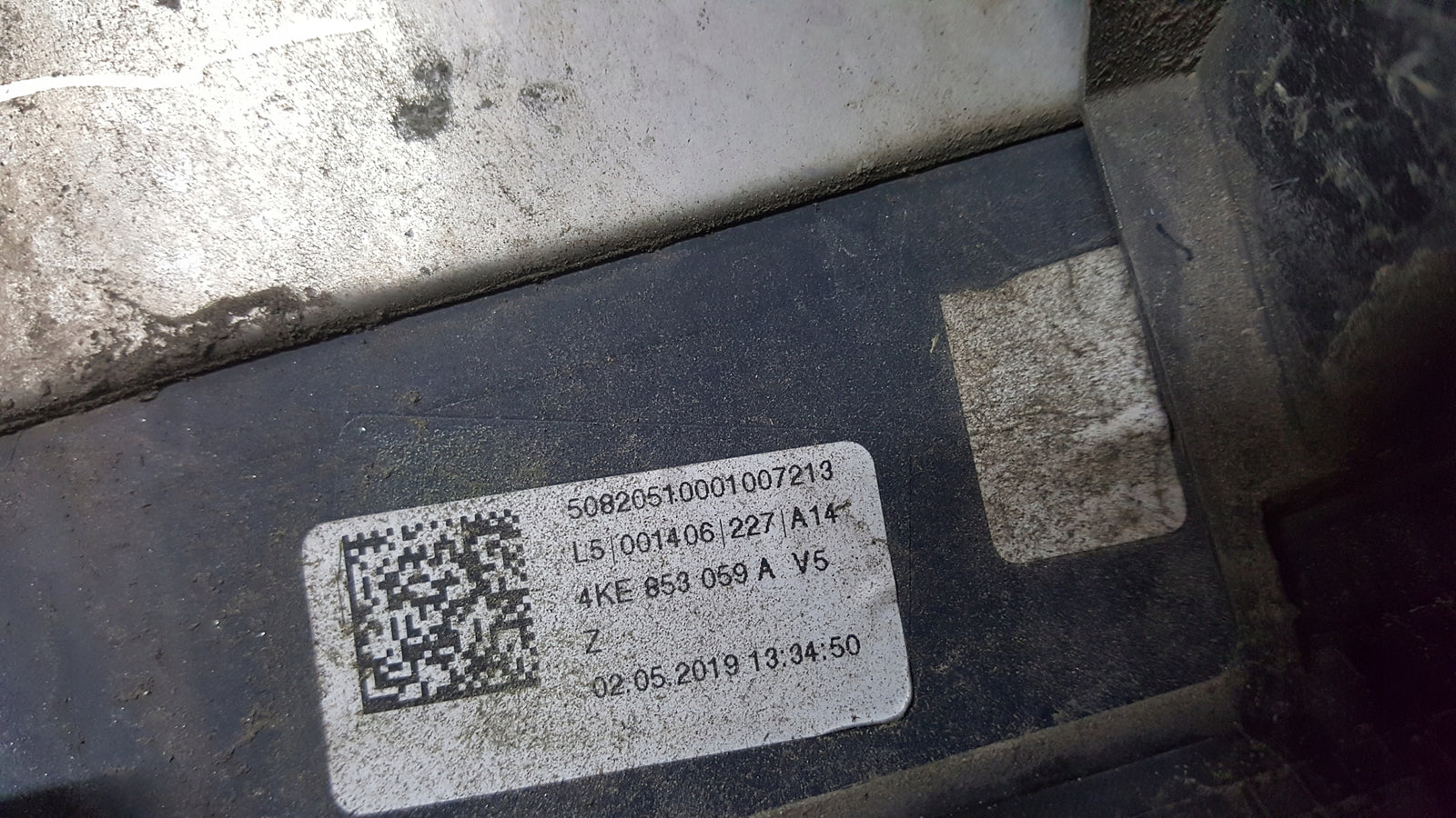 Listwa drzwi lewy przód AUDI E-TRON 4KE853959