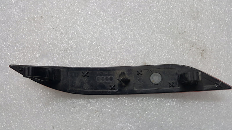 Odblask zderzaka tylnego lewa strona AUDI A3 8V0945105 demontaż