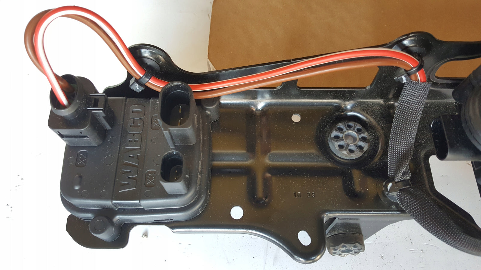 Kompresor zawieszenia AUDI E-TRON Q4 e-tron 4KE616005E 4KE616006F