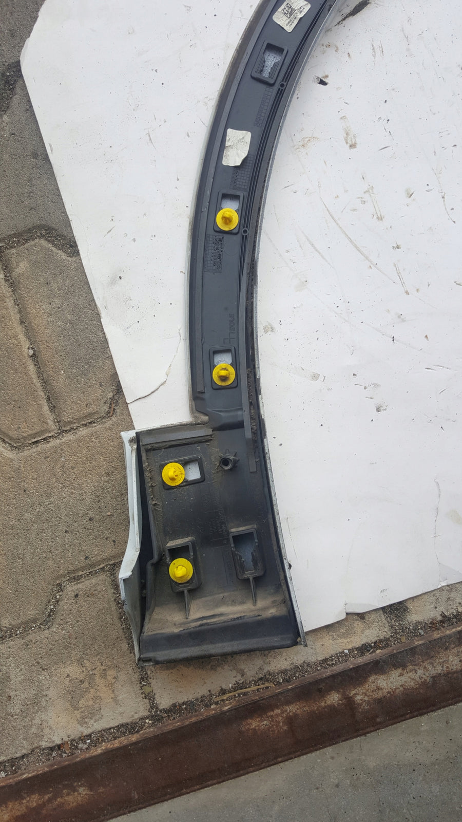 LISTWA BŁOTNIKA LEWA PRZEDNIA AUDI Q8 S-LINE 4M8853717B