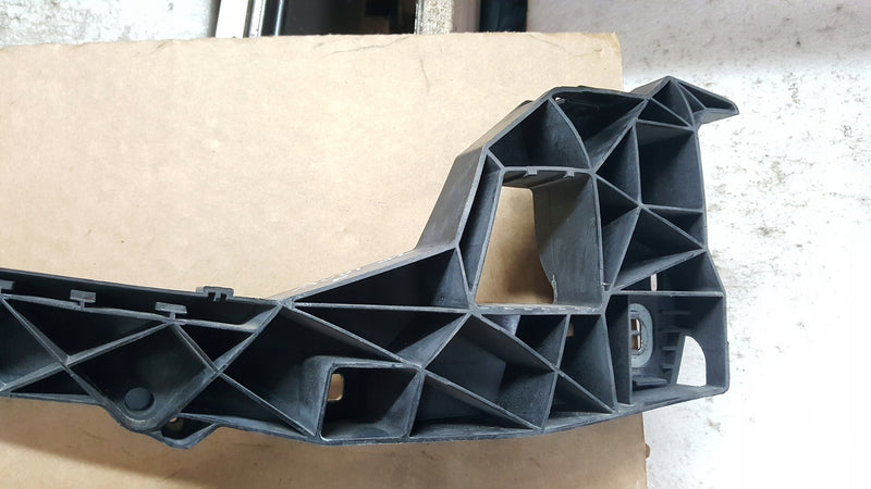 AUDI Q2 ŚLIZG MOCOWANIE POD LAMPĘ PRAWY PRZÓD 81A805608C