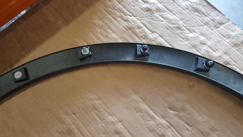 Listwa nakładka błotnika prawa przód prawy VW ID4 ID.4 11A853718E