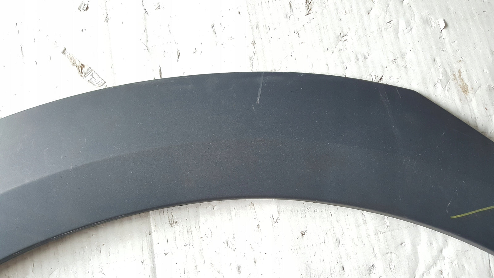 Listwa błotnika prawy tył AUDI A4 (B9) ALLROAD 8W9853818A demontaż
