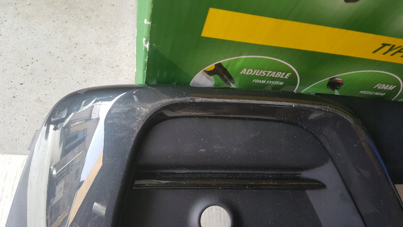 Kratka zderzaka przedniego prawa strona AUDI A8 (D5) 4N0807682 demontaż
