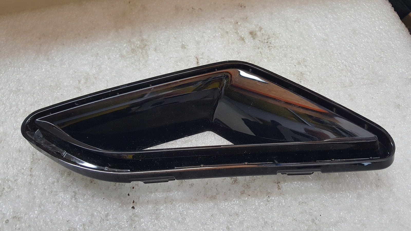 Kierownica powietrza przód lewa strona AUDI RS5 8W6807157A demontaż