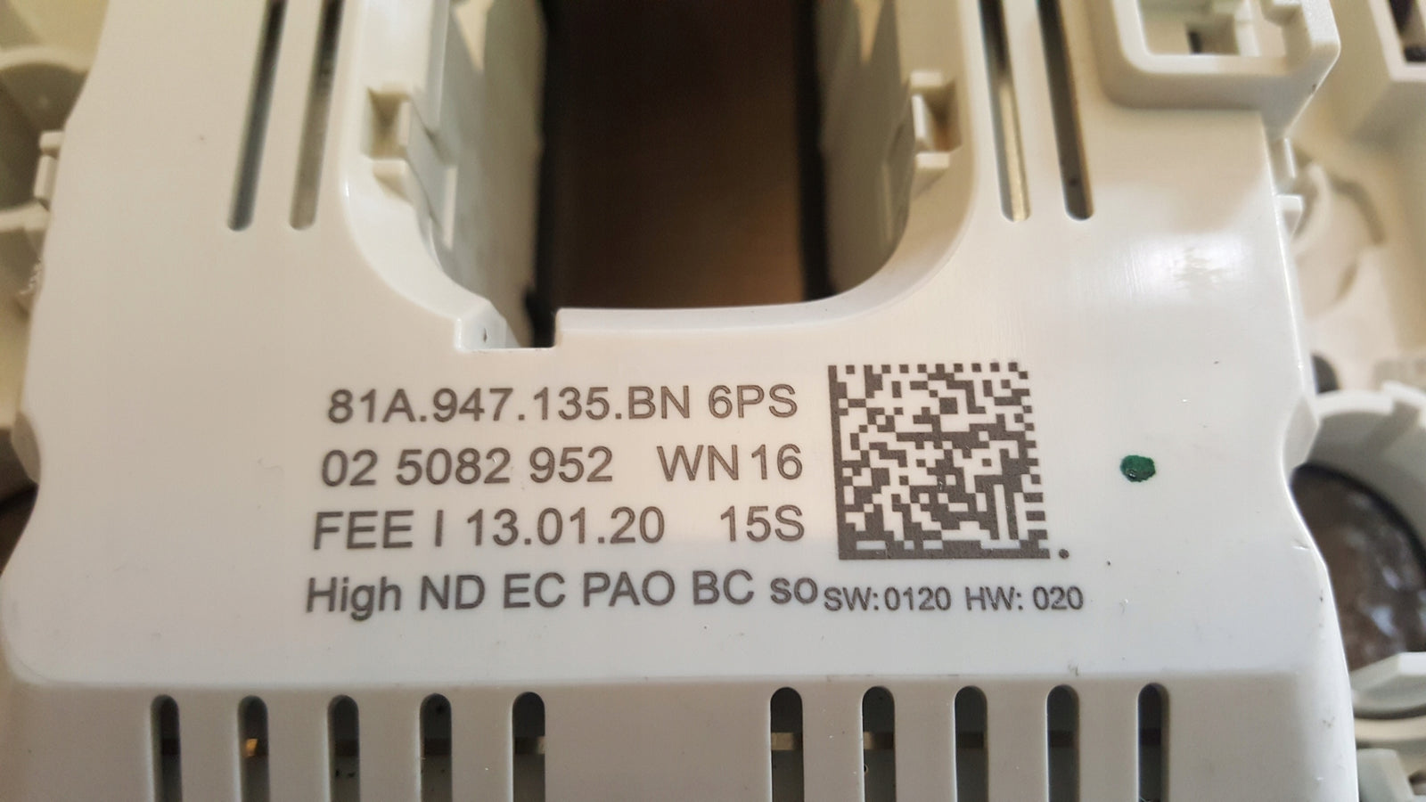 Lampka podsufitki AUDI Q2 81A947135BN demontaż