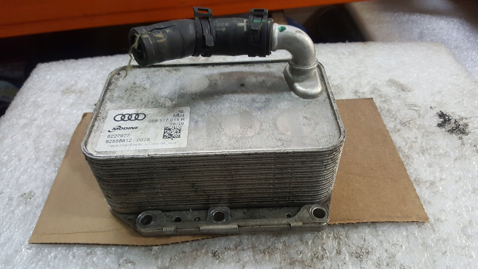 Chłodnica oleju AUDI 3.0 TDI 059117015R demontaż