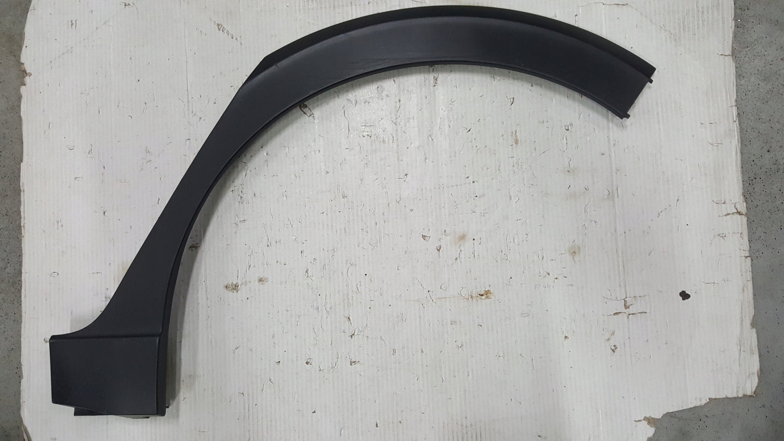 Listwa błotnika lewy tył VW TAIGO 2G7854817B demontaż