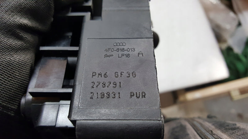 Blok zaworowy rozdzielacz pneumatyki AUDI A6 (C6) A8 4F0616013 demontaż