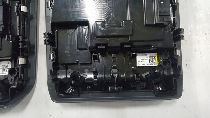 Lampka podsufitki AUDI Q4 89A959569 demontaż