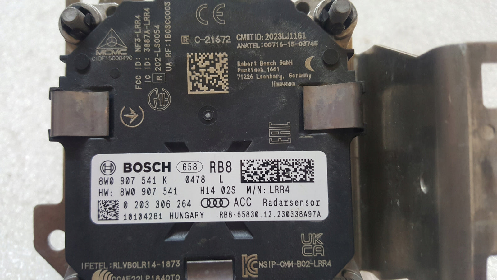 Radar sensor ACC lewy- AUDI A4 (B9) A5 8W0907541K 8W0971573 demontaż