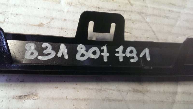 Listwa zderzaka przedniego AUDI RSQ3 83A807791