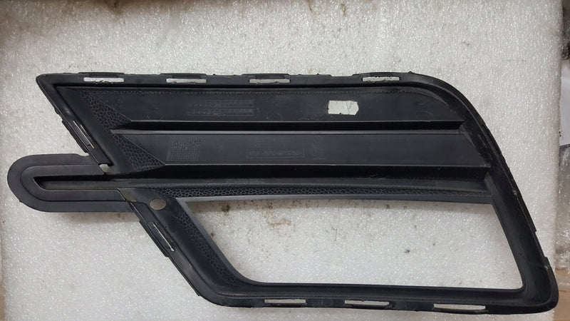 Kratka zderzaka prawy przód VW CADDY 2K5853666C demontaż